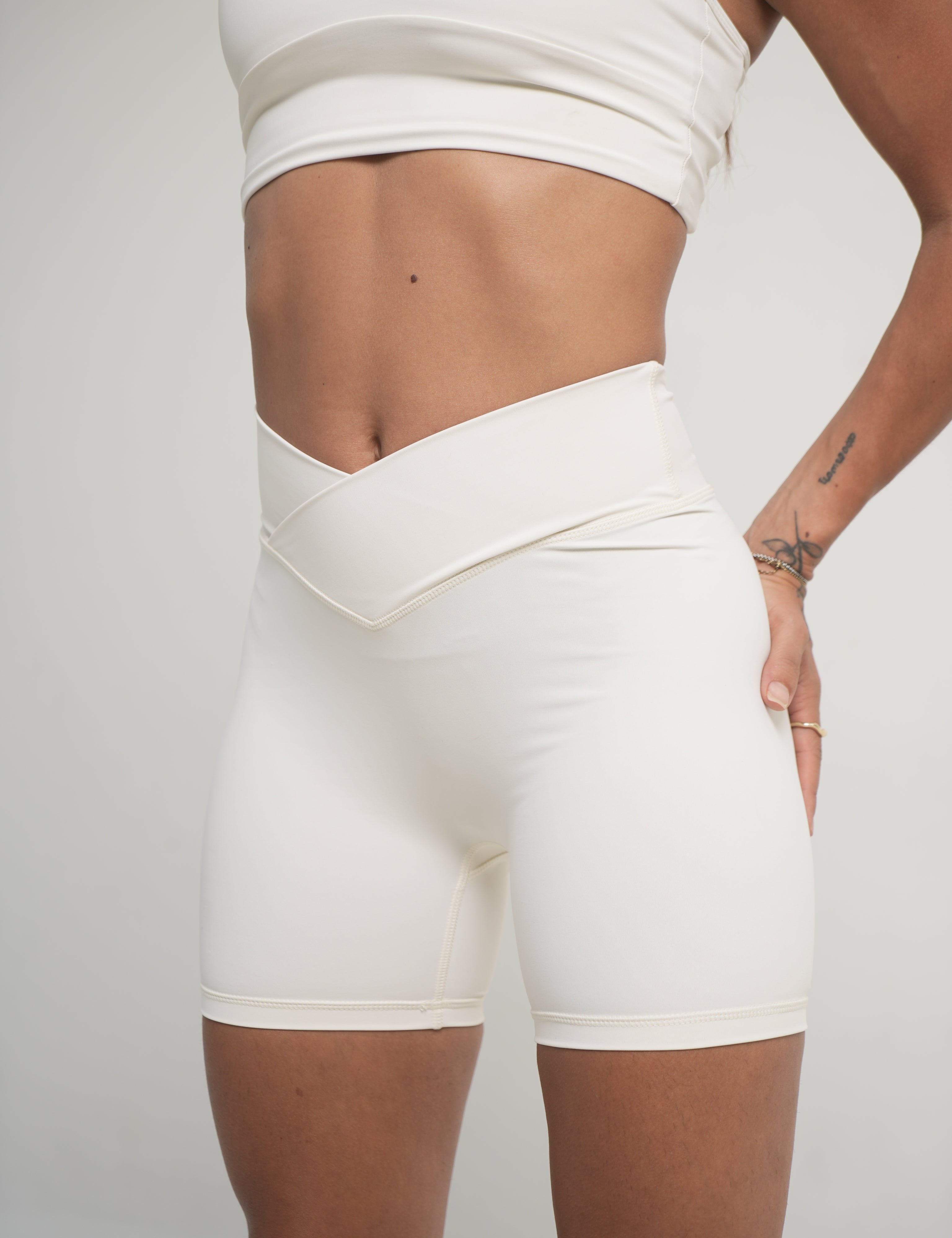 L'AUDACE - Short taille haute en V